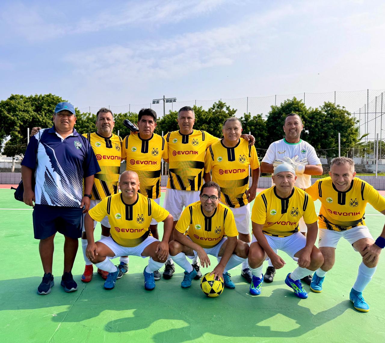 Equipo adulto de fútbol