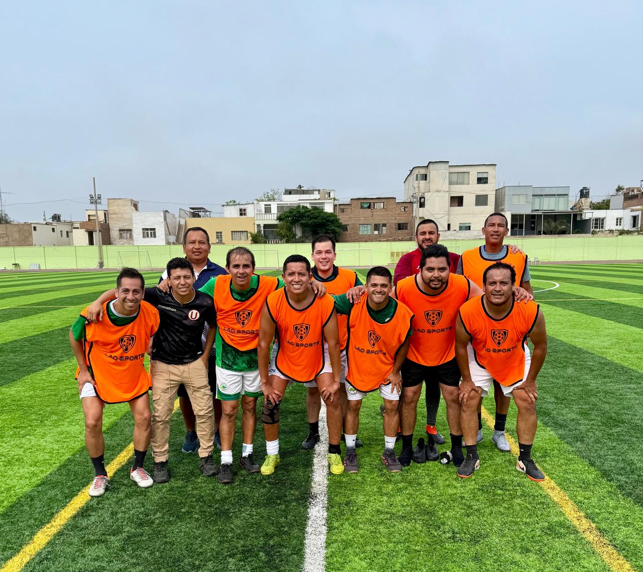 Equipo adulto con indumentaria LAC SPORTS